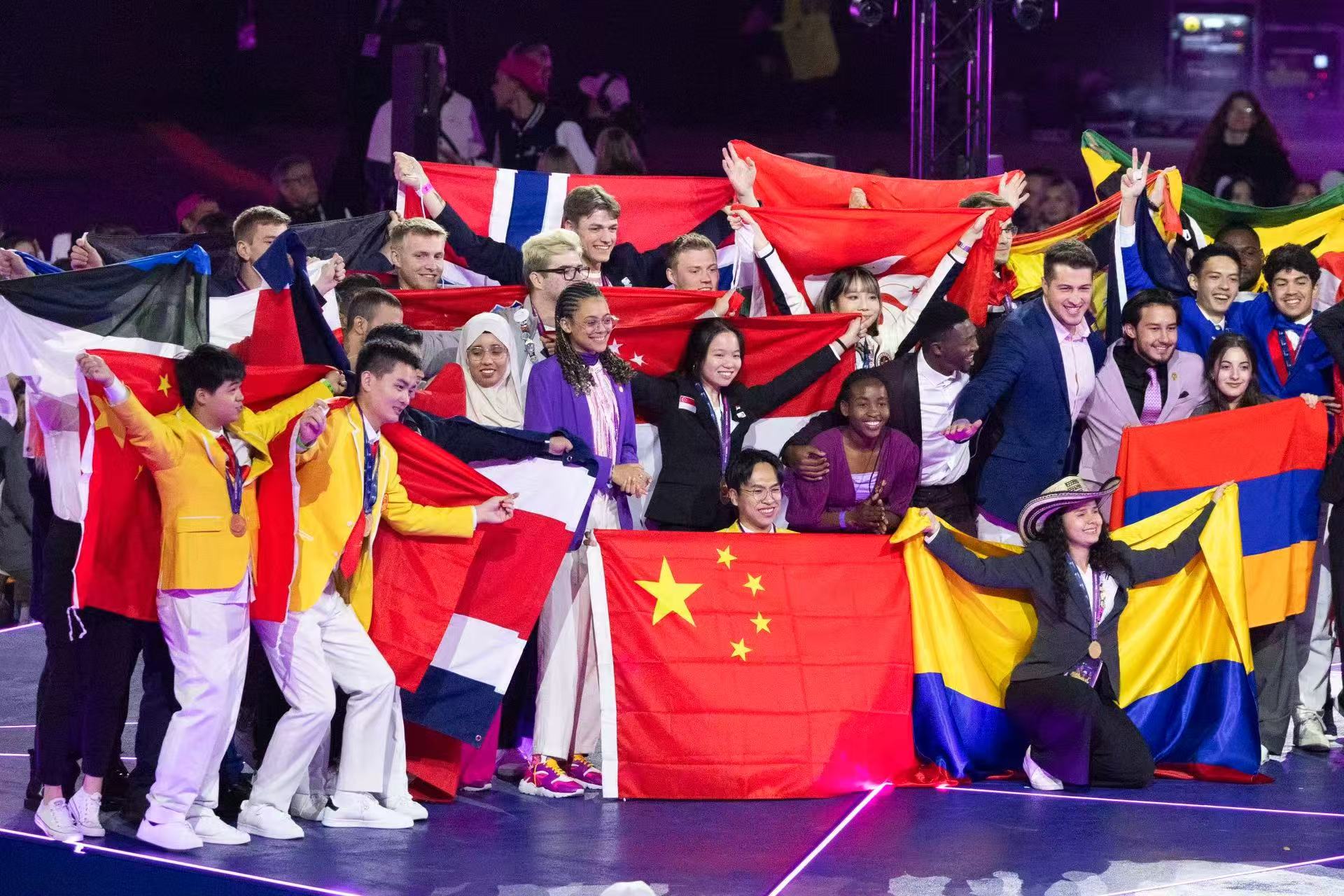 第47届世界技能大赛广东选手获得国家最佳选手奖.jpg
