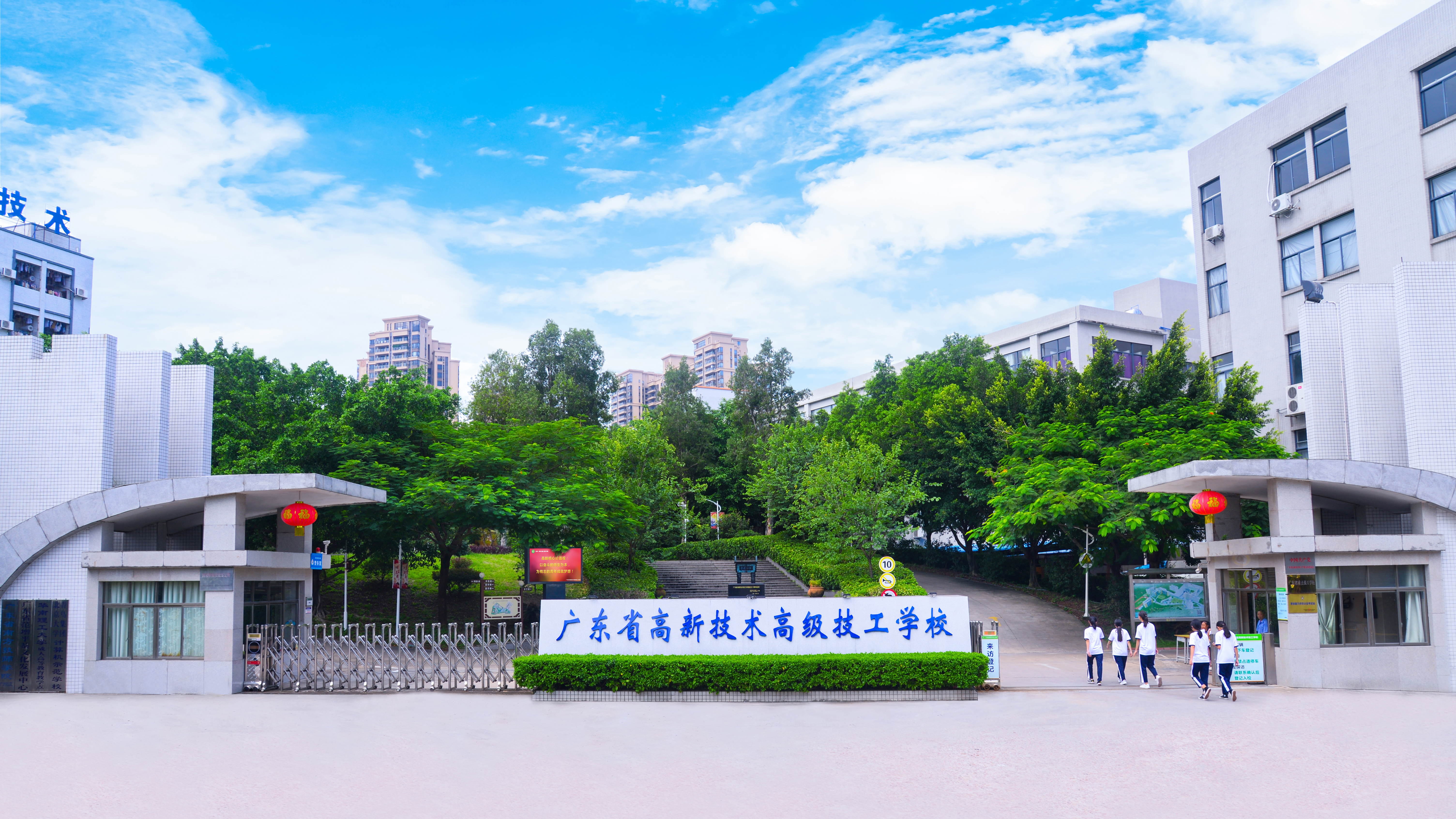 学校正门--2019 09 16--16比9.jpg
