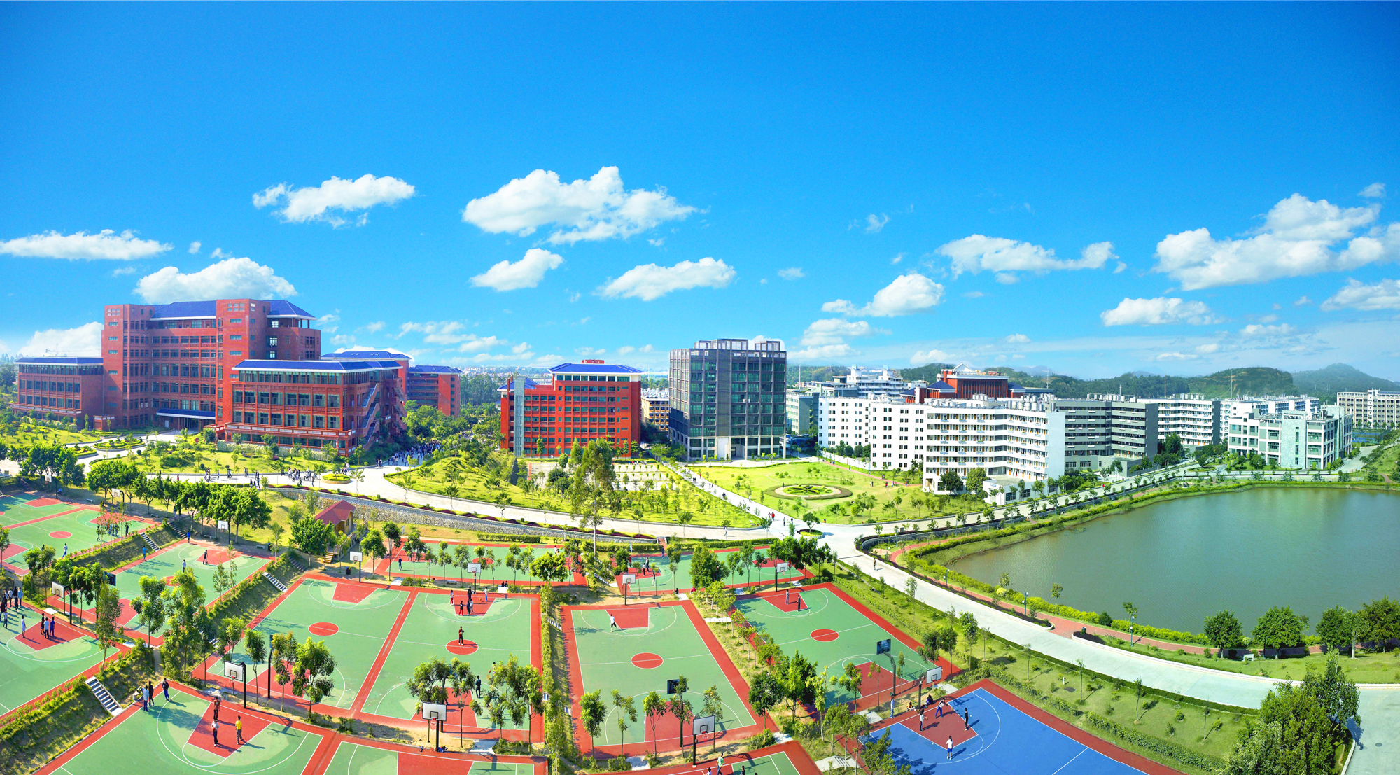 广州校区运动场.jpg
