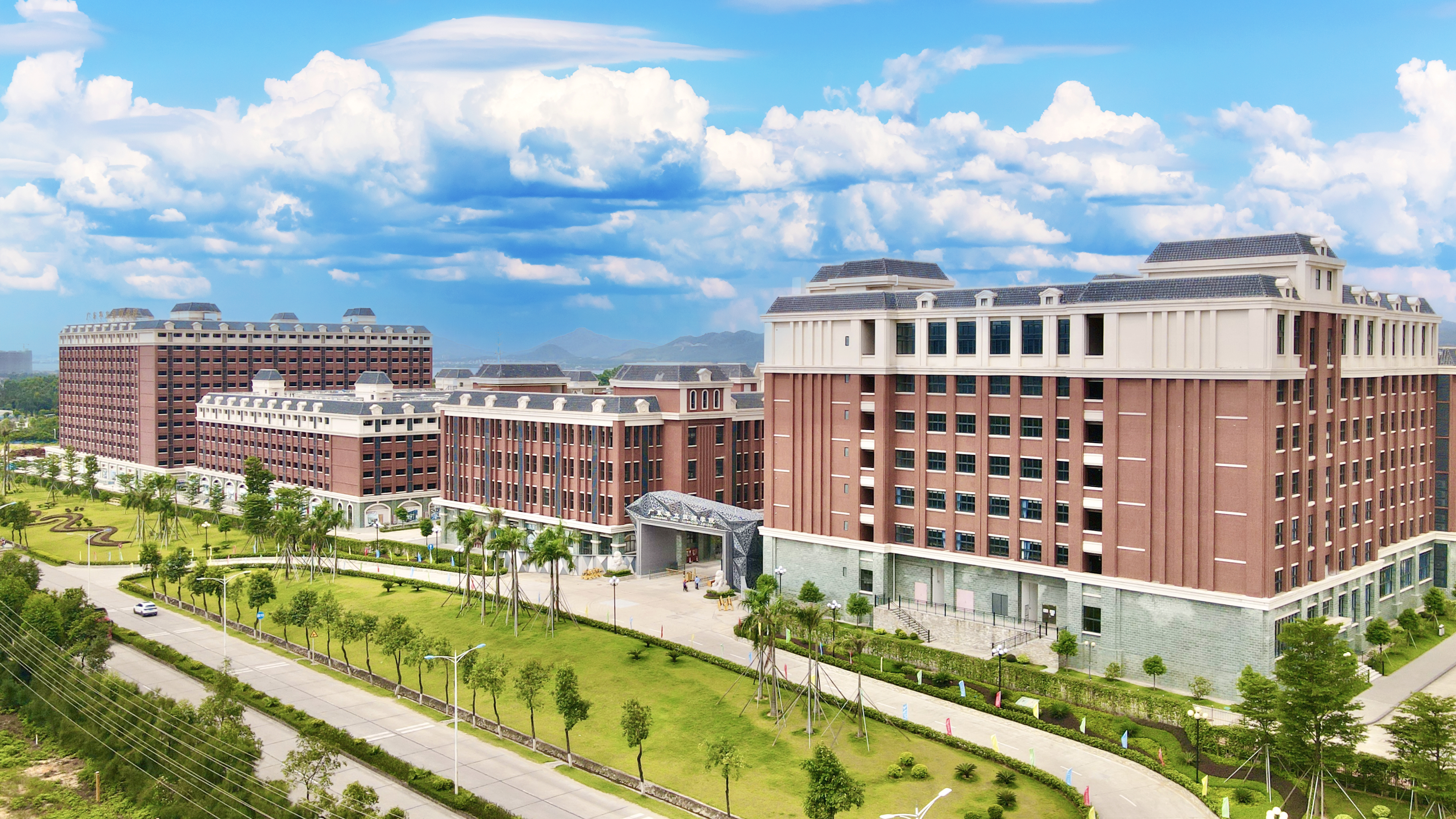 江门校区校门.jpg