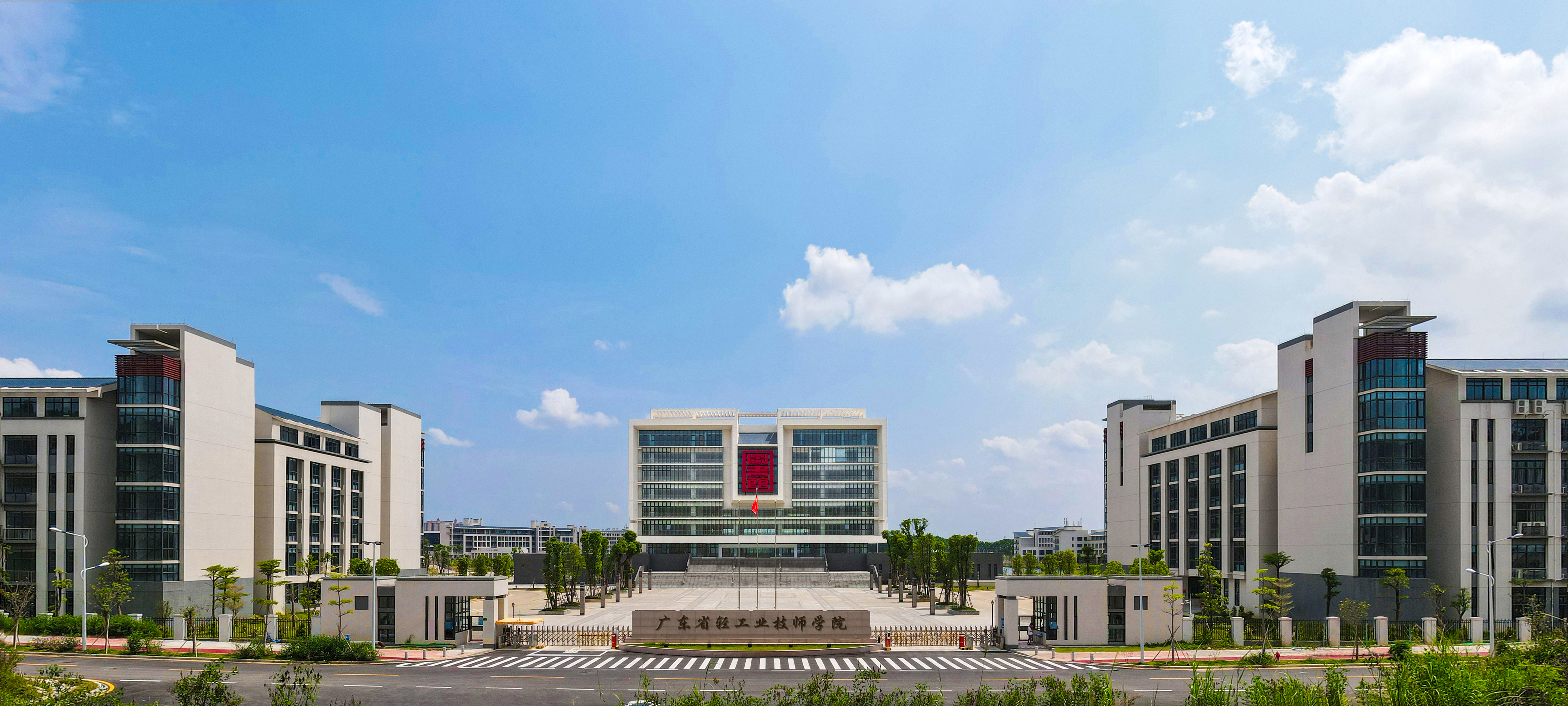 省轻工校门口.jpg