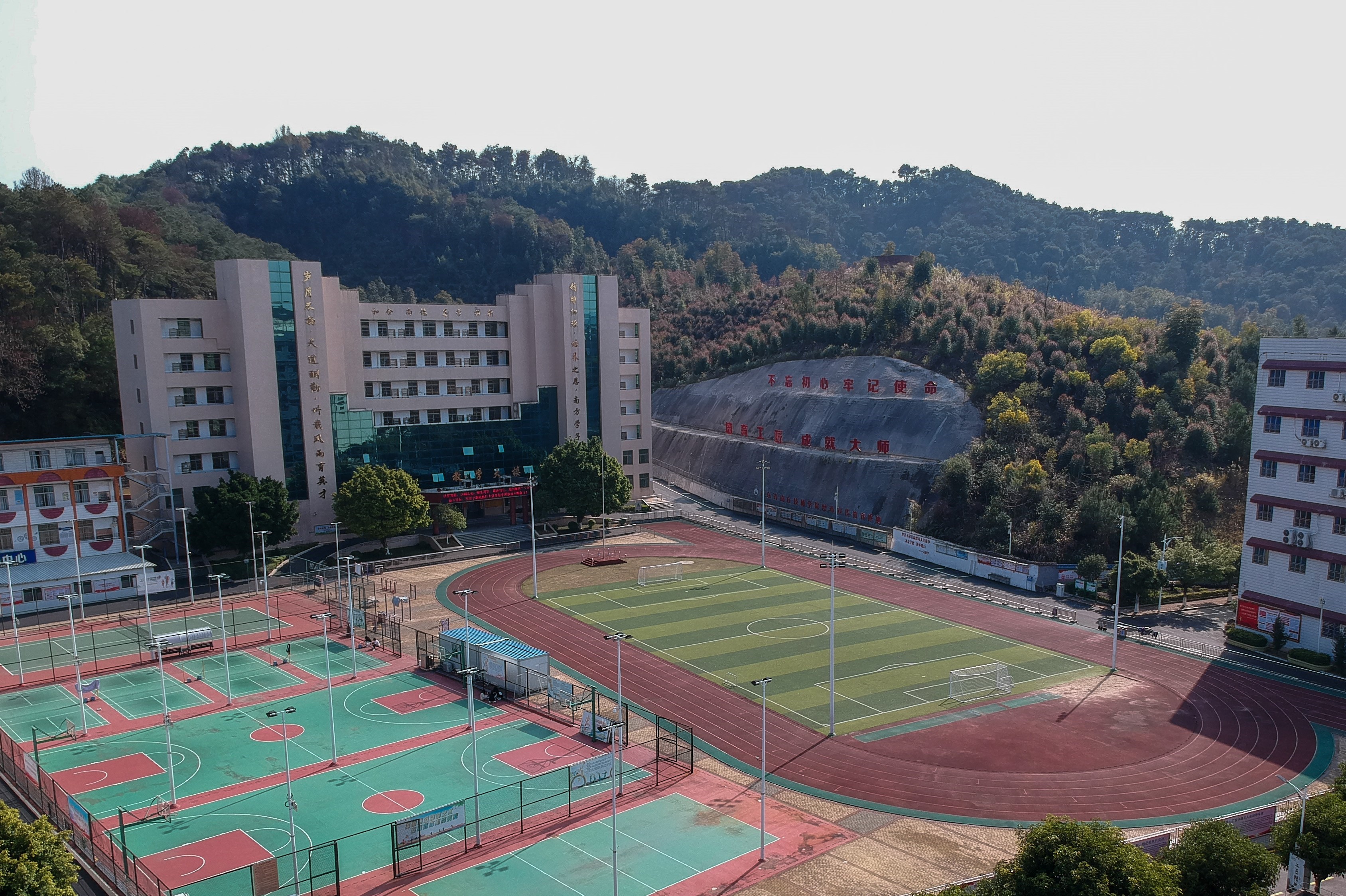 2学院运动场.jpg