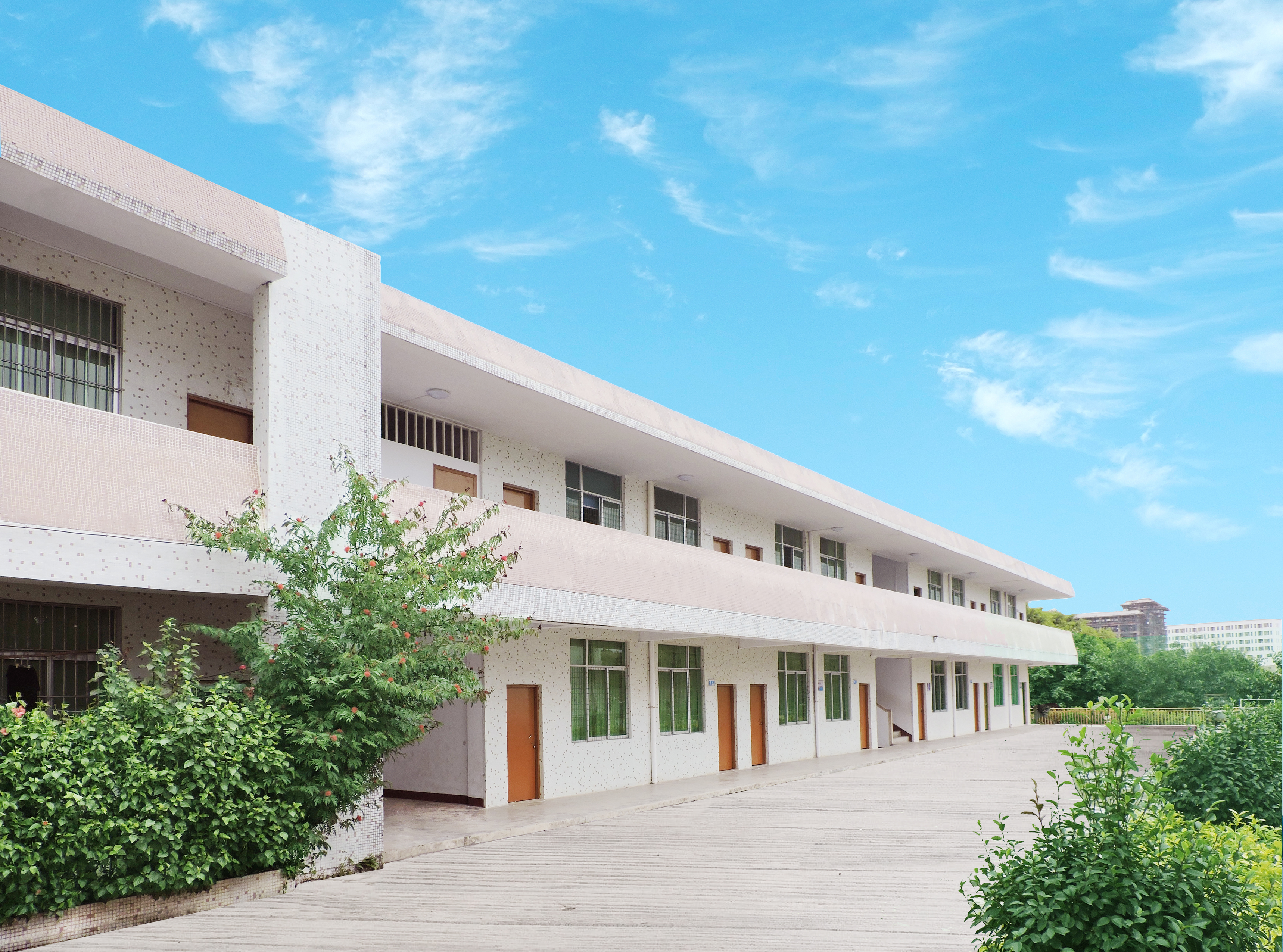 照片1--揭阳市金荣技工学校.jpg