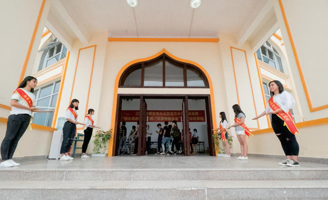 照片3--揭阳市金荣技工学校.jpg