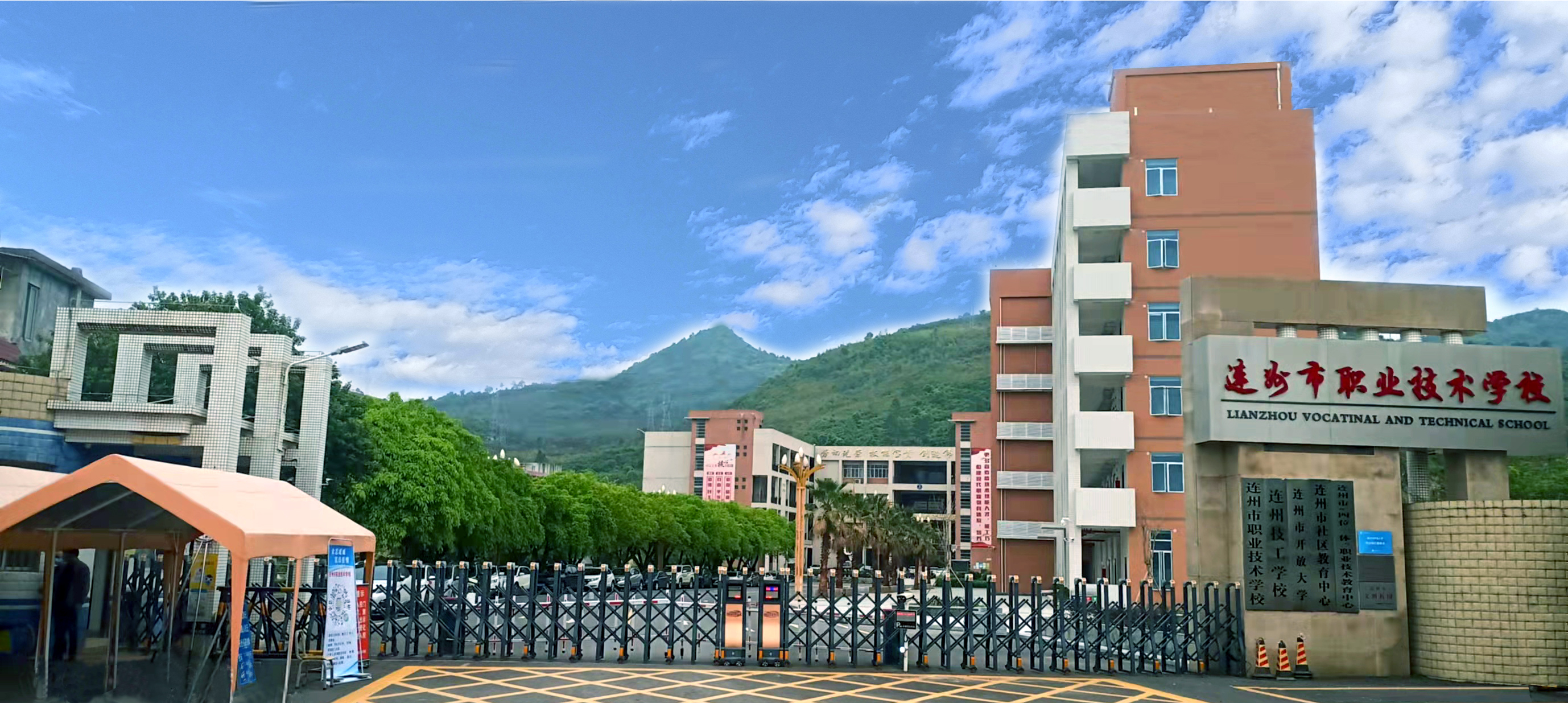学校大门.jpg