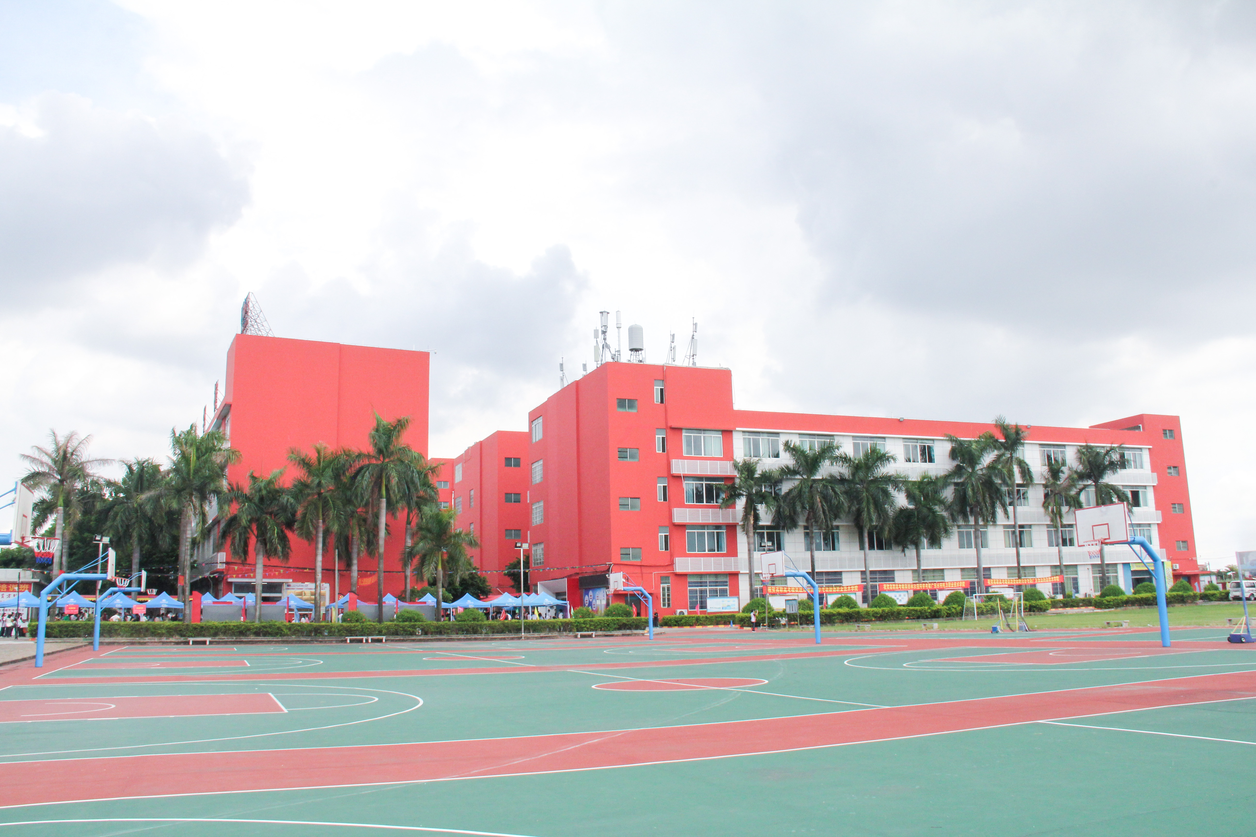 照片2-广州市电子商务技工学校.jpg
