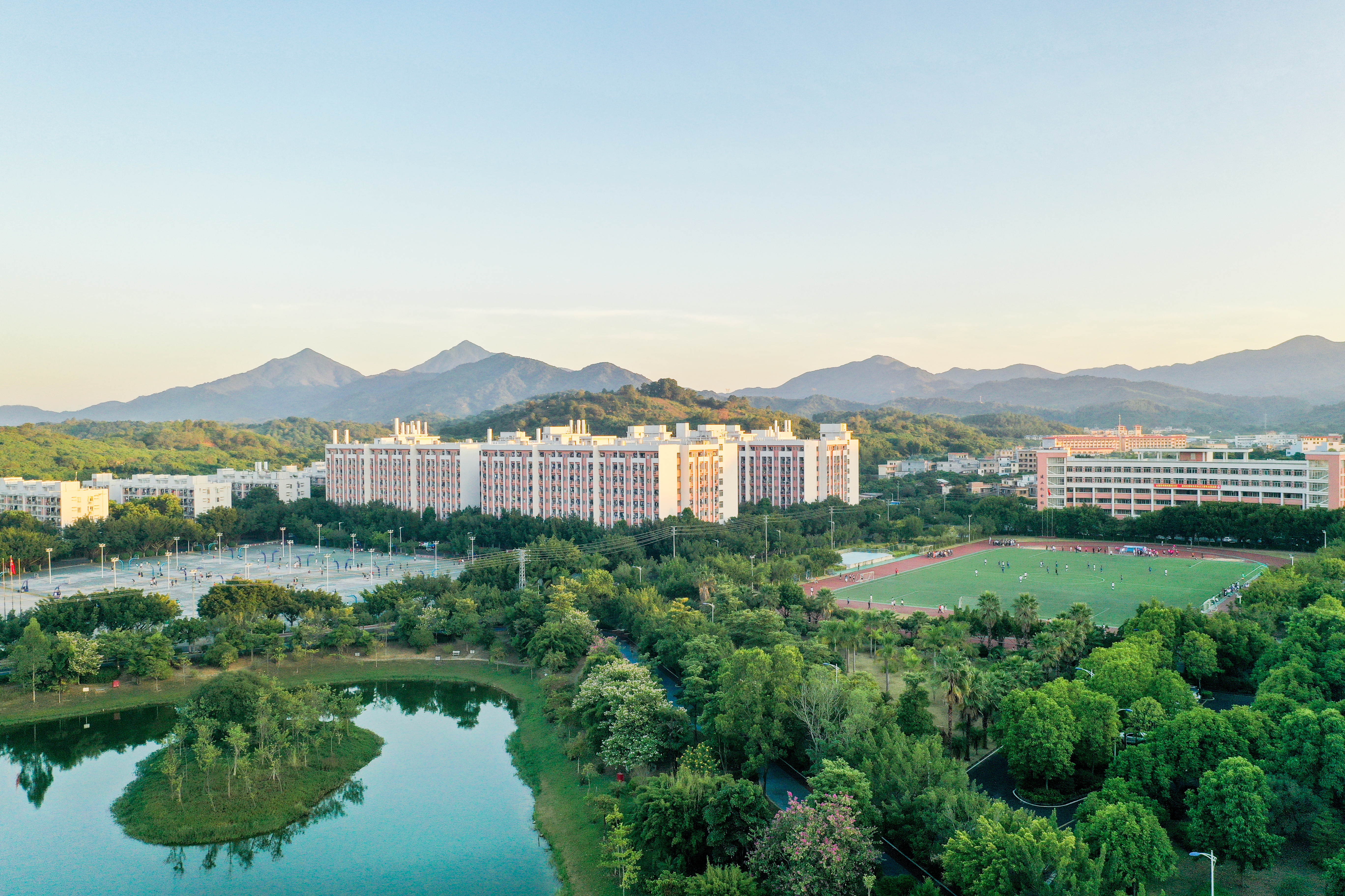 照片10-广州城建高级技工学校.jpg